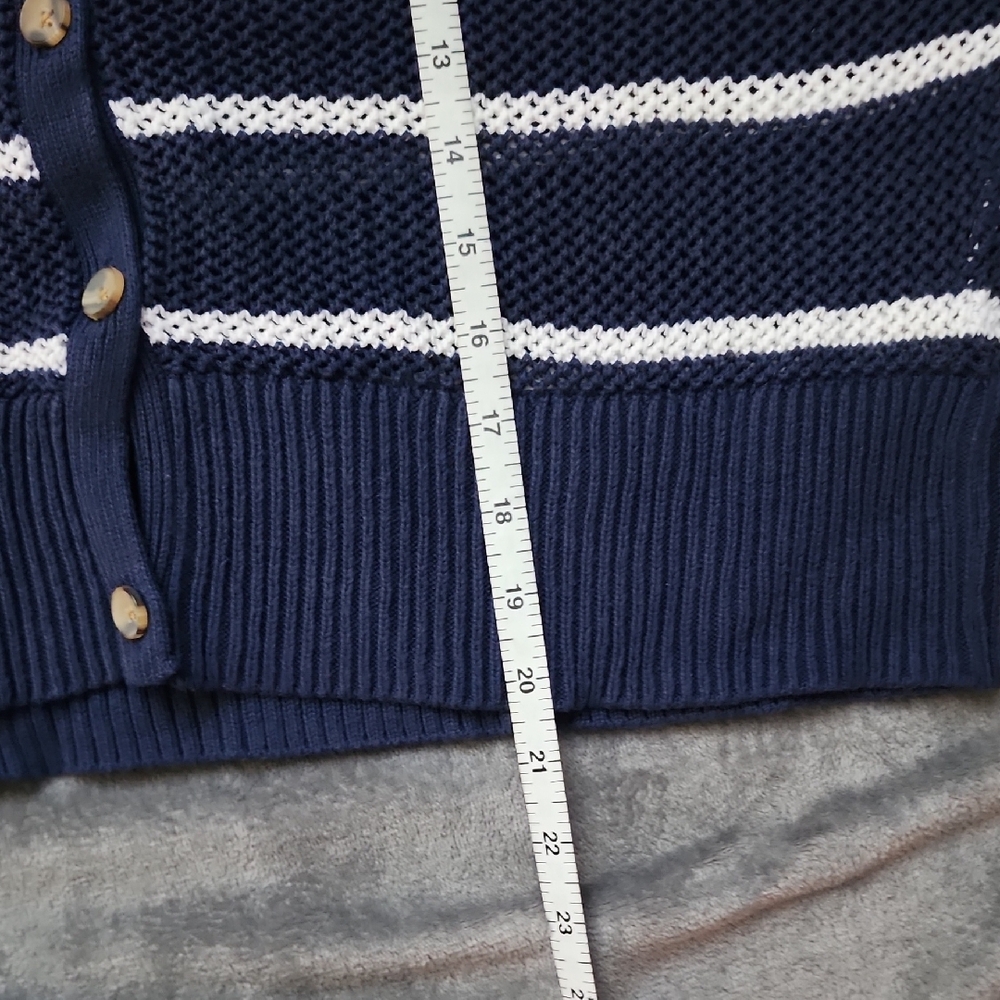$4 FIRM 🌟FINAL MARK DOWN🌟Old Navy Women's Navy and White Striped Cardigan - Picture 5 of 6